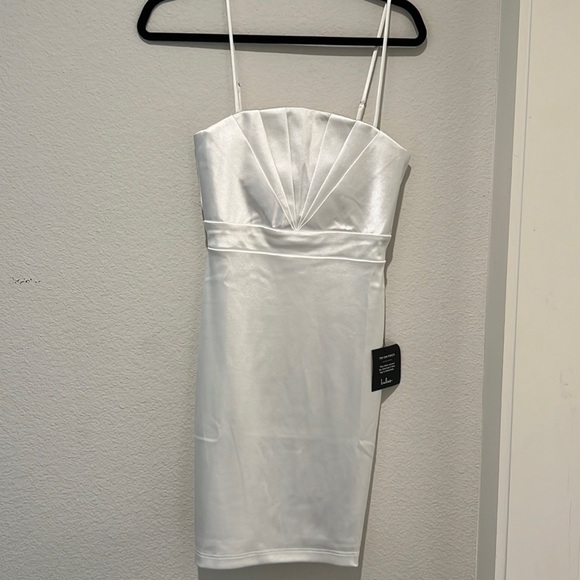 Lulu’s White Mini - Picture 2 of 2